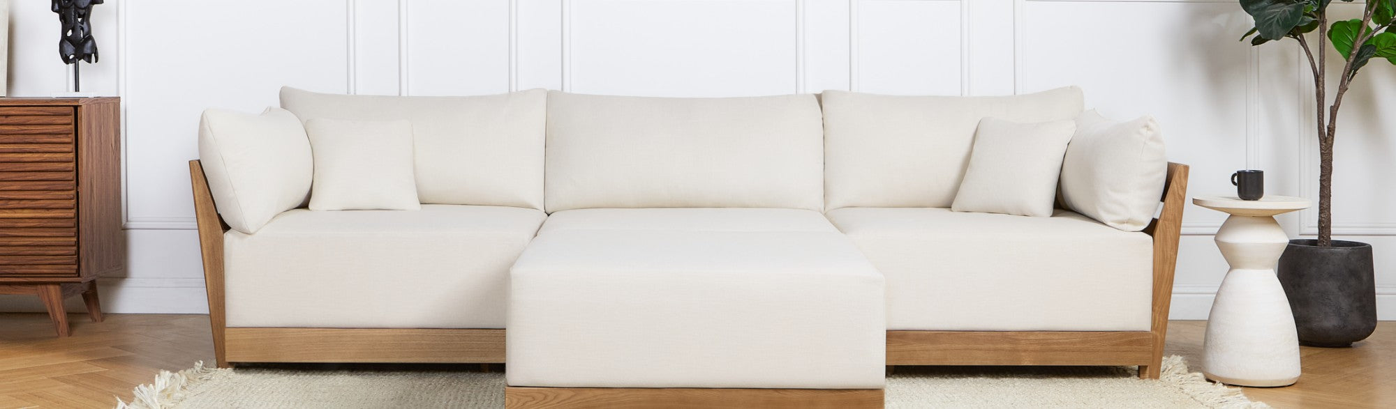 What Is an Accent Pillow? Meaning, Uses, and Styling Tips